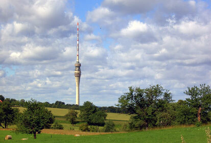 Das Bild zeigt den Fernsehturm Dresden.